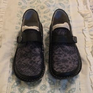 Alegria Black And Gray Loafers